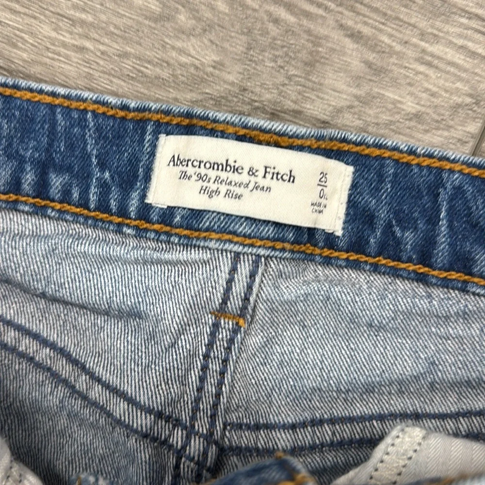 Abercrombie & Fitch The 90s Relaxed Jeans High Rise - Picture 4 of 7